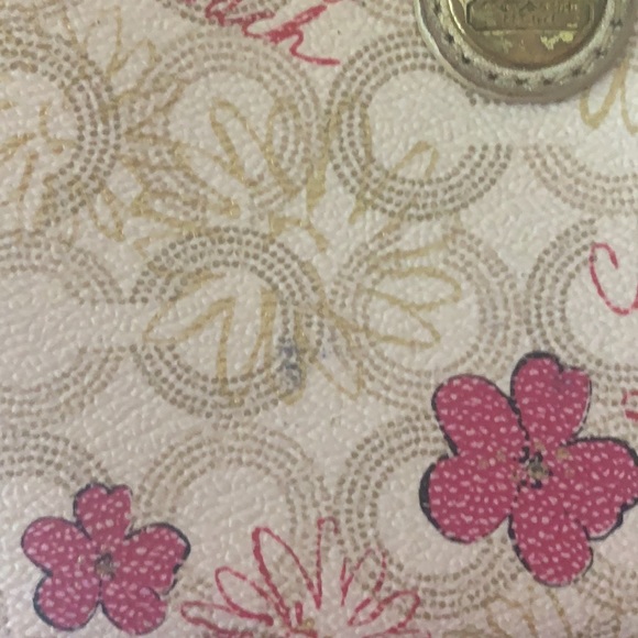 Coach wristlet cream with pink flower 🌸 design - Picture 9 of 10